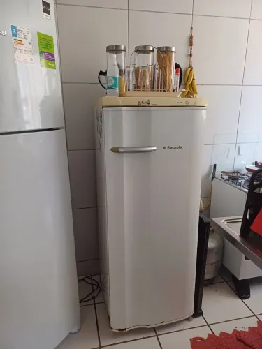 Geladeira Electrolux RE28 240L - Funcionando Perfeitamente