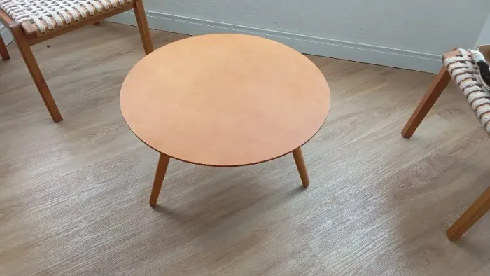 Mesa redonda pé torneado econômico