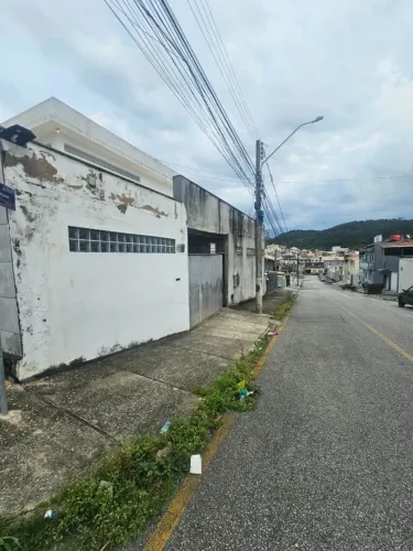 Sala Comercial de 300² para locacao no Bela Vista Sao Jose SC