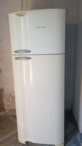Geladeira grande funcionando perfeitamente 790