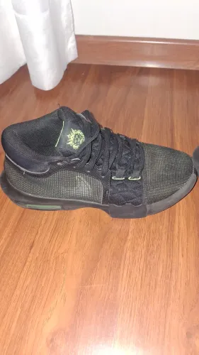 Tênis Nike LeBron Witness 8