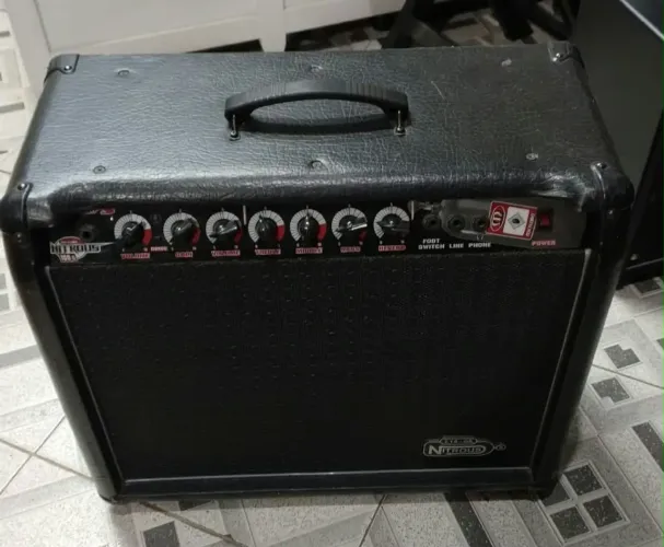 Amplificador de guitarra Meteoro Nitrous