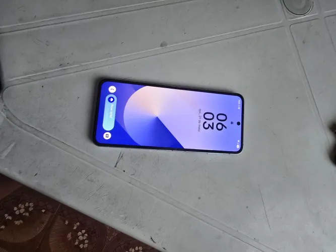 Celular Samsung z 6 play, dobrável. pouco uso.baixei preço,não troco.