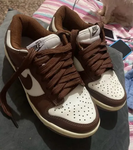 Tênis Nike marrom