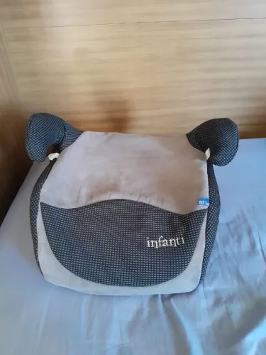 Cadeira de elevação infantil (carro)