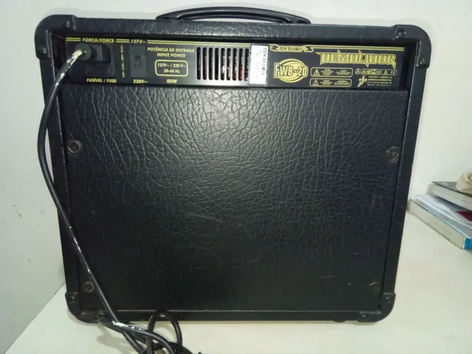 Amplificador Baixo Meteoro Demolidor FWB-20, 80w, 127v-220v (usado) Preço negociável.