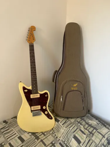 Vendo guitarra tagima mais excelente bag.