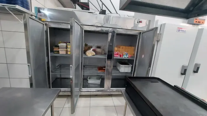 Geladeira/Refrigerador Comercial 3 portas inox Frilux
