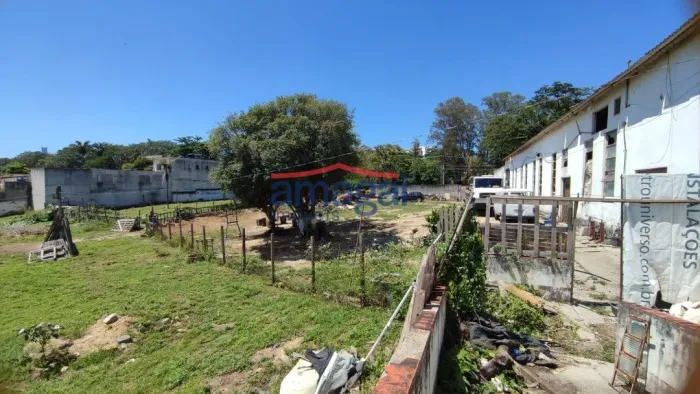 Galpão de 1.000m² com área de 6.000m² de terreno em Jacareí.