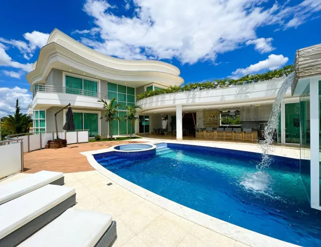 Luxuosa Casa á venda condomínio Quinta das Paineiras com 4 suítes em jundia