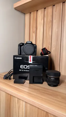 Canon R50 com apenas 2559 clicks