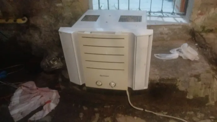 Ar-condicionado de 7,5mil btus. Funcionando perfeitamente