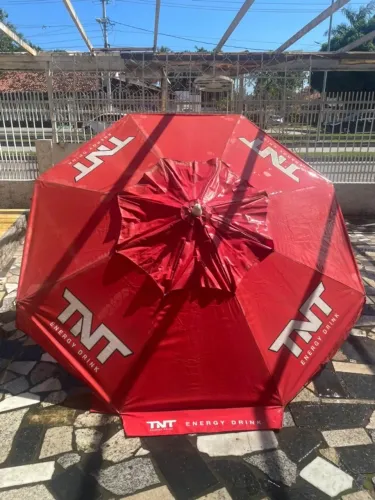 Ombrelone TNT Energy Drink - Estrutura em Madeira (2,20m) - Semi-novo
