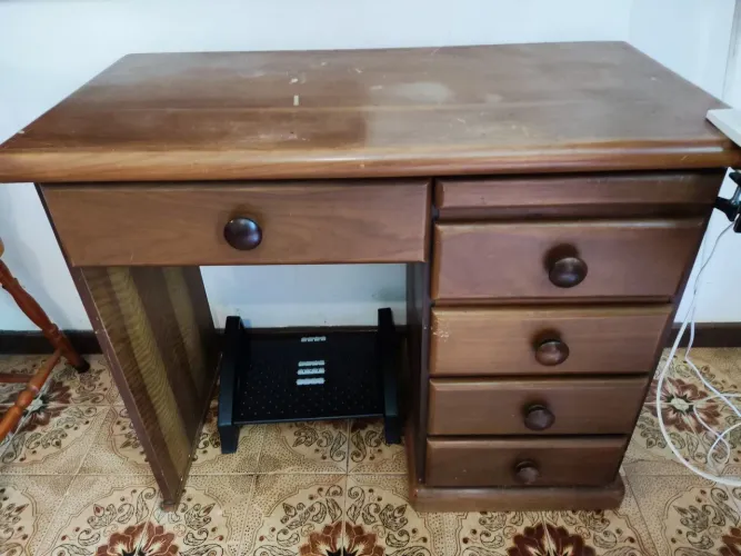 [Pra sair hoje] Mesa /escrivaninha de madeira maciça