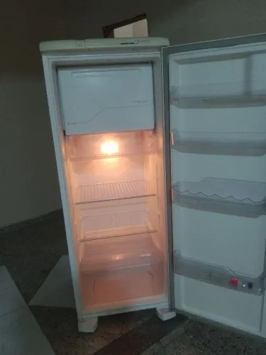 Vendo essa linda geladeira 
