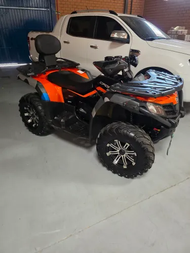 Vendo quadriciclo CFORCE 520L ano 2021automático 4x4 pra duas pessoas 