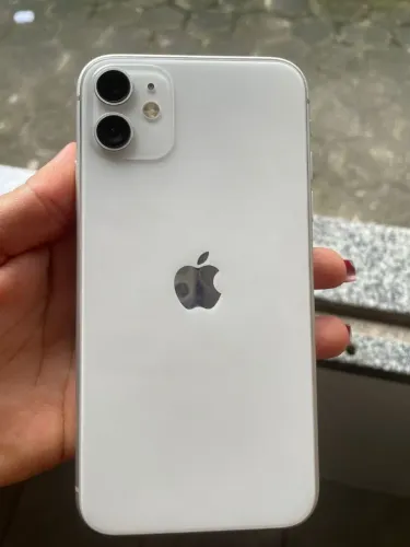 Vendo um iPhone 11 