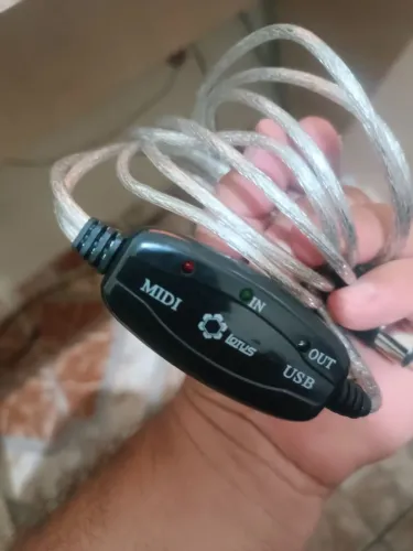 Cabo Midi x USB com placa de latência