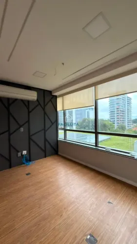 Sala à venda no Soberane Business Center no Adrianópolis com 35m², reformada -Manaus/AM