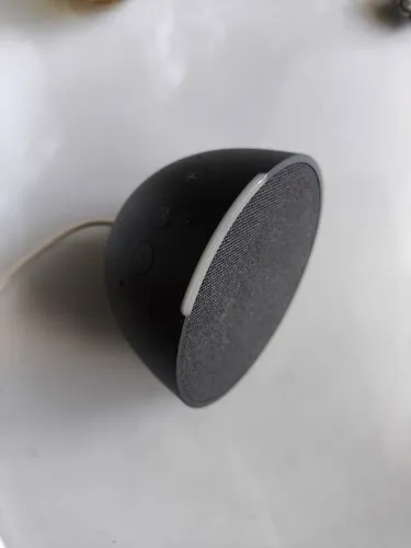 Alexa Echo (Amazon) - Smart Speaker com Assistente de Voz - Usada