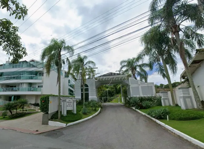 Casa em condomínio, mobiliada no Cacupé