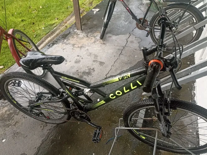 Bicicleta Aro 26 Colli GPS 21 Marchas Freio V-Brake ,com apenas 1 mês de uso