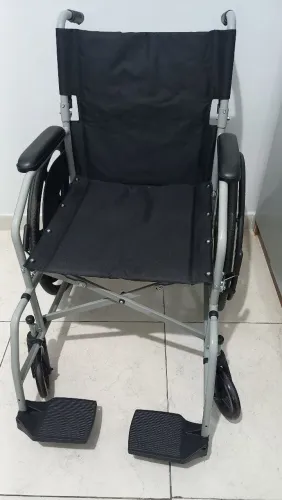 Cadeira de Rodas Dobrável Dellamed D100 Pop - Nova (Usada 1 Única Vez)