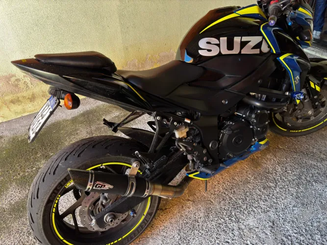 Escapamento esportivo GSX S750 Jeskap GP Carbon em excelente estado