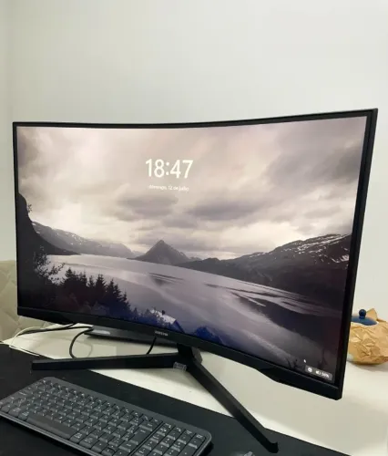 Monitor Samsung 32'' Curvo QHD 165Hz