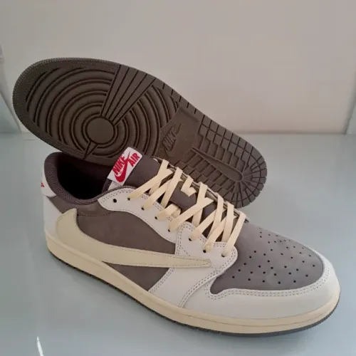 AJ1 Reverse Mocha Travis Scott - Tamanho 45