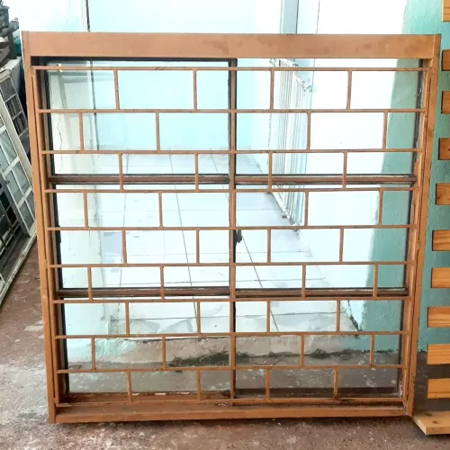 Janela 1,20x1,20 com vidro e grade