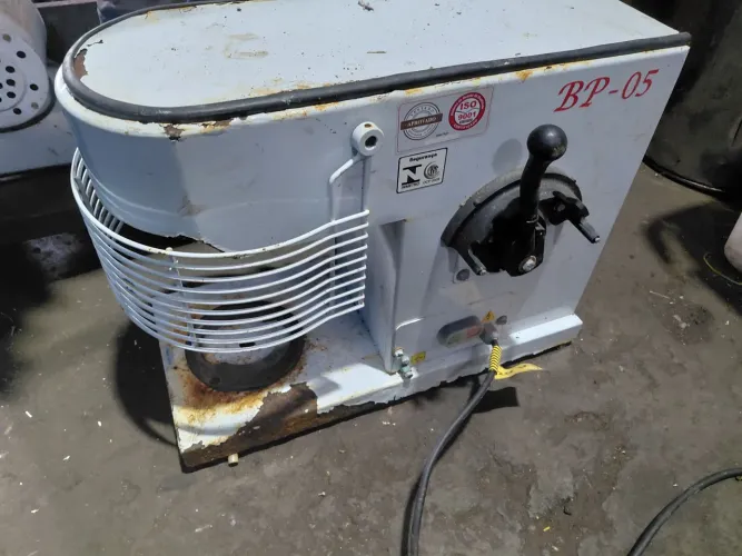 Batedeira industrial BP-05 ,pra ser consertada