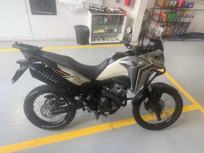 Honda XRE 300 Sahara Adventure 2024 baixo KM Unico dono Impecavel *
