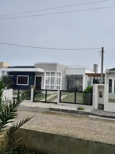 Casa de alto padrão próximo do mar em Bellatorres