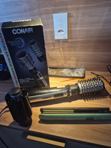 Escova Rotatória Conair + Chapinha Remington Polishop