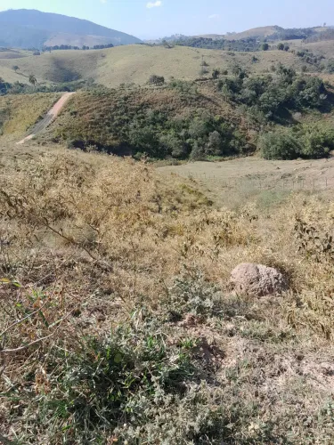 Vende se um terreno de 5 mil metro lugar bem localizado