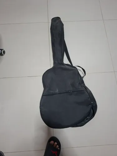 Violão clássico guitar com cordas novas e uma capa de proteção