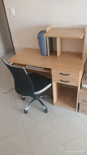 Mesa e cadeira computador