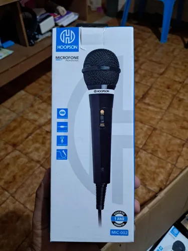 Microfone marca Hoopson, modelo MIC-002. 