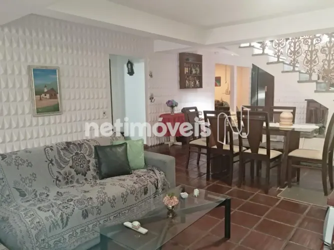 Casa de 02 pavimentos com elevador em excelente localização no Bairro Serra