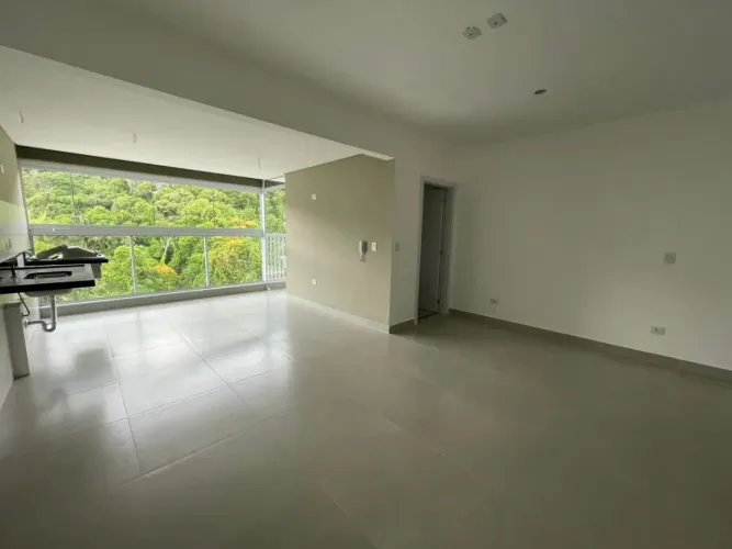 Studio novo na Praia das Toninhas, frente rua com vista para a mata - Ubatuba - SP