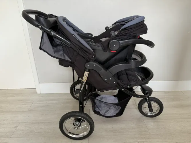 Carrinho de Bebê + Bebê Conforto