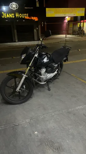Moto muito boa 2 dono 