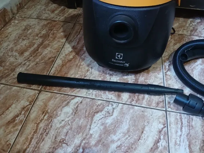 Aspirador de pó e água