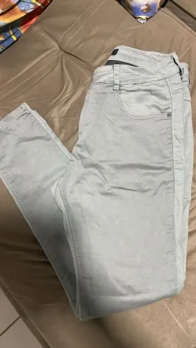 Calça sarja cinza
