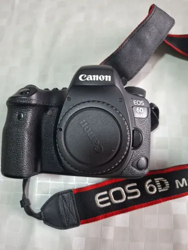 Vendo Câmera Canon EOS 6D Mark II