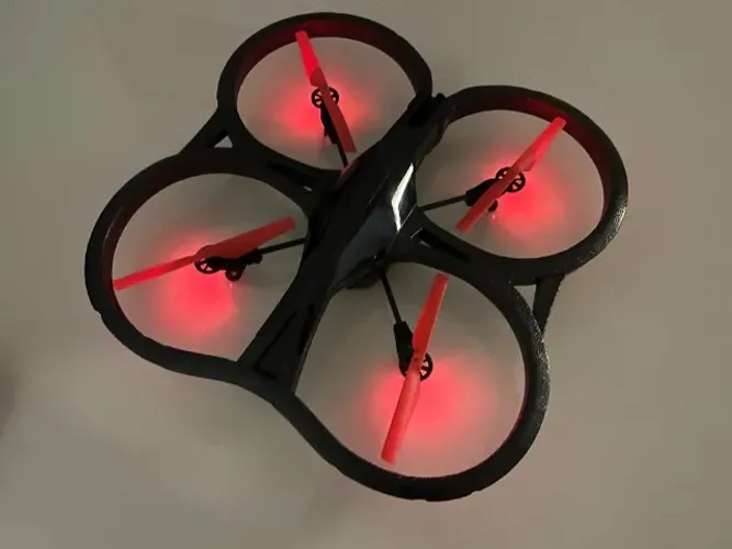 Drone Parrot AR.Drone 2.0 Power Edition - Completo, Câmera HD, 2 Baterias