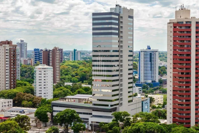 Sala comercial mobiliada para locação no Edifício Torre Marechal em Foz do Iguaçu.
