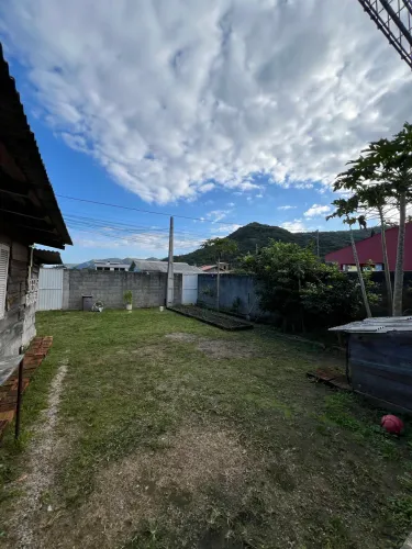 Terreno murado, com IPTU, água e luz ligada! Armação .