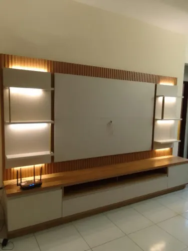 PAINEL DE TV PLANEJADO COM ILUMINAÇÃO LED - MODERNO E ELEGANTE